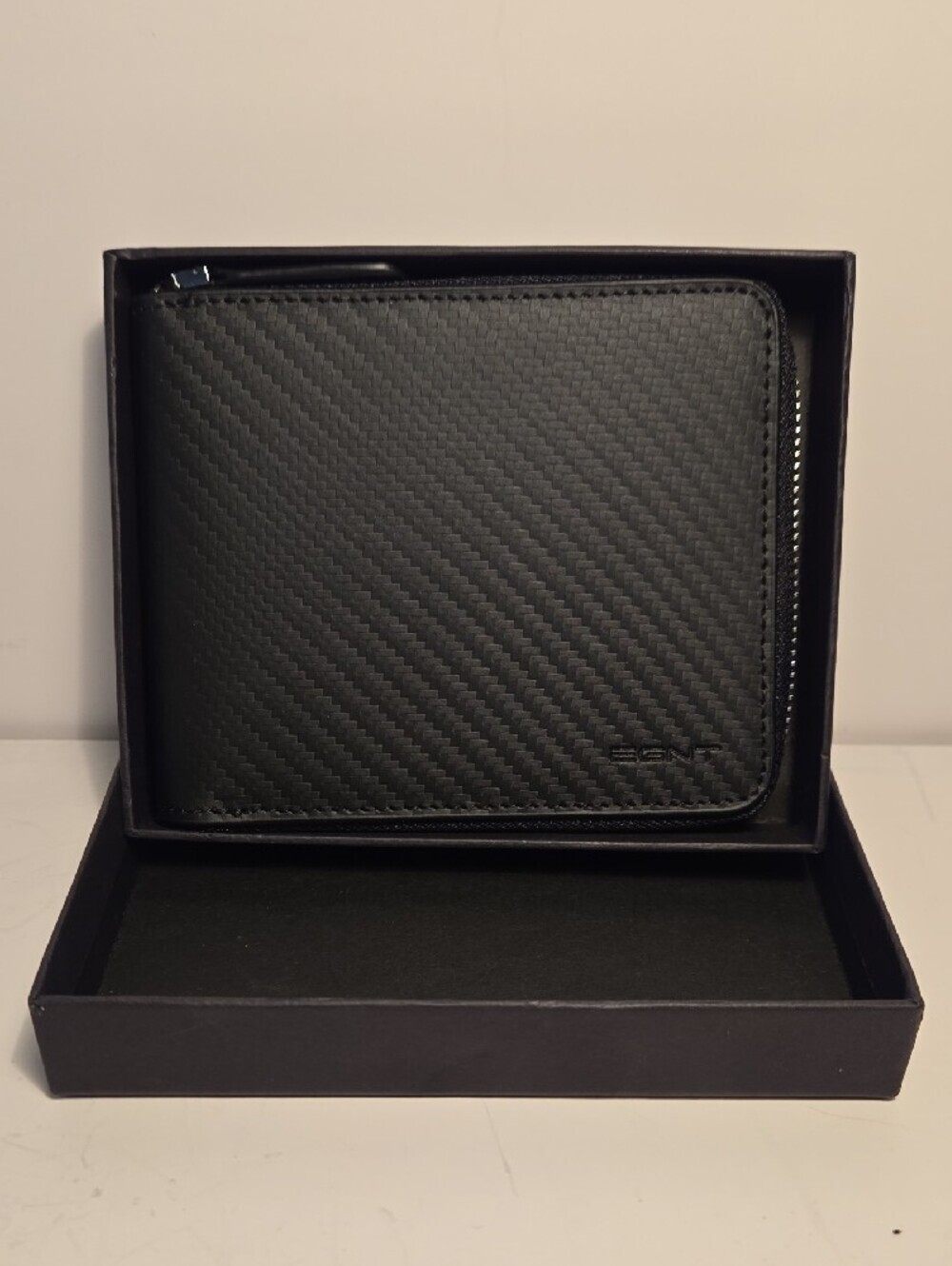 Black Carbon-Texture Money Clip Wallet - Picture 9 of 10